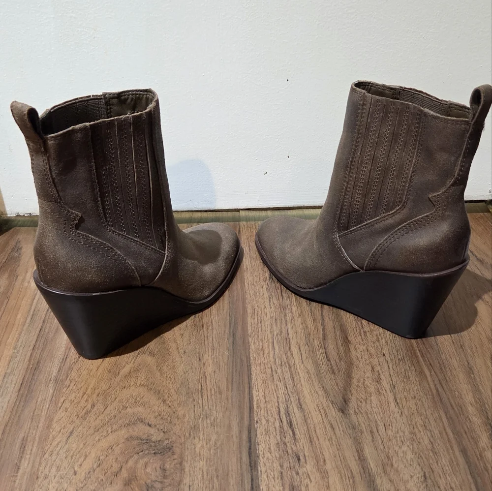 Women's Lucky Brand Ankle Wedge Slip On Boots Size 6.5 NWOT - Picture 3 of 6